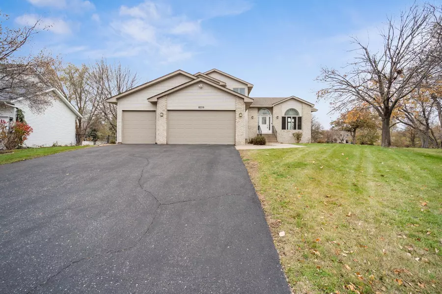 8770 Queens GDNS, Brooklyn Park, MN 55443