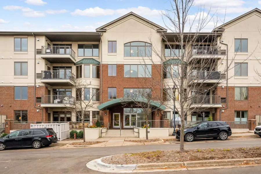 5275 Grandview SQ #3203, Edina, MN 55436