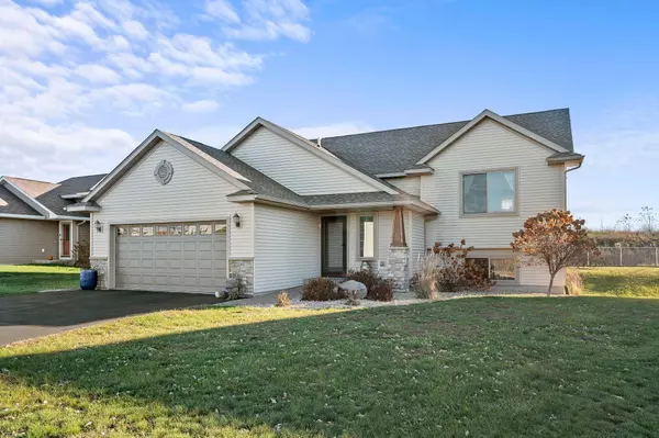 1872 Cypress TRL, New Richmond, WI 54017