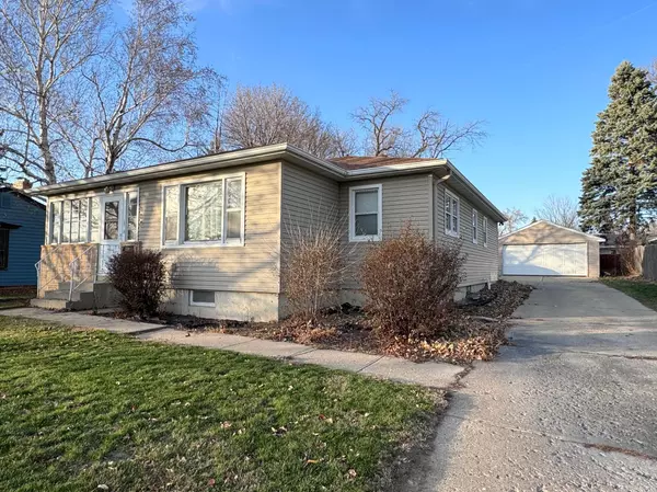 507 E College DR, Marshall, MN 56258