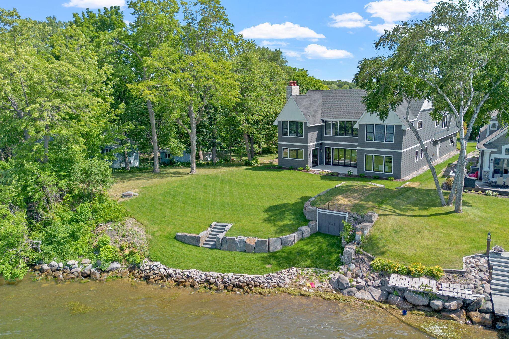 110 Interlachen LN, Tonka Bay, MN 55331