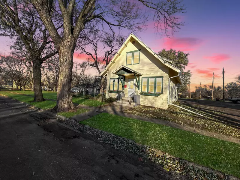 127 E Snelling AVE, Appleton, MN 56208