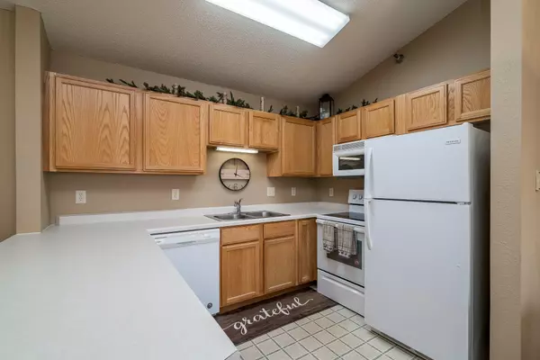 Chanhassen, MN 55317,1321 Lake DR W #321