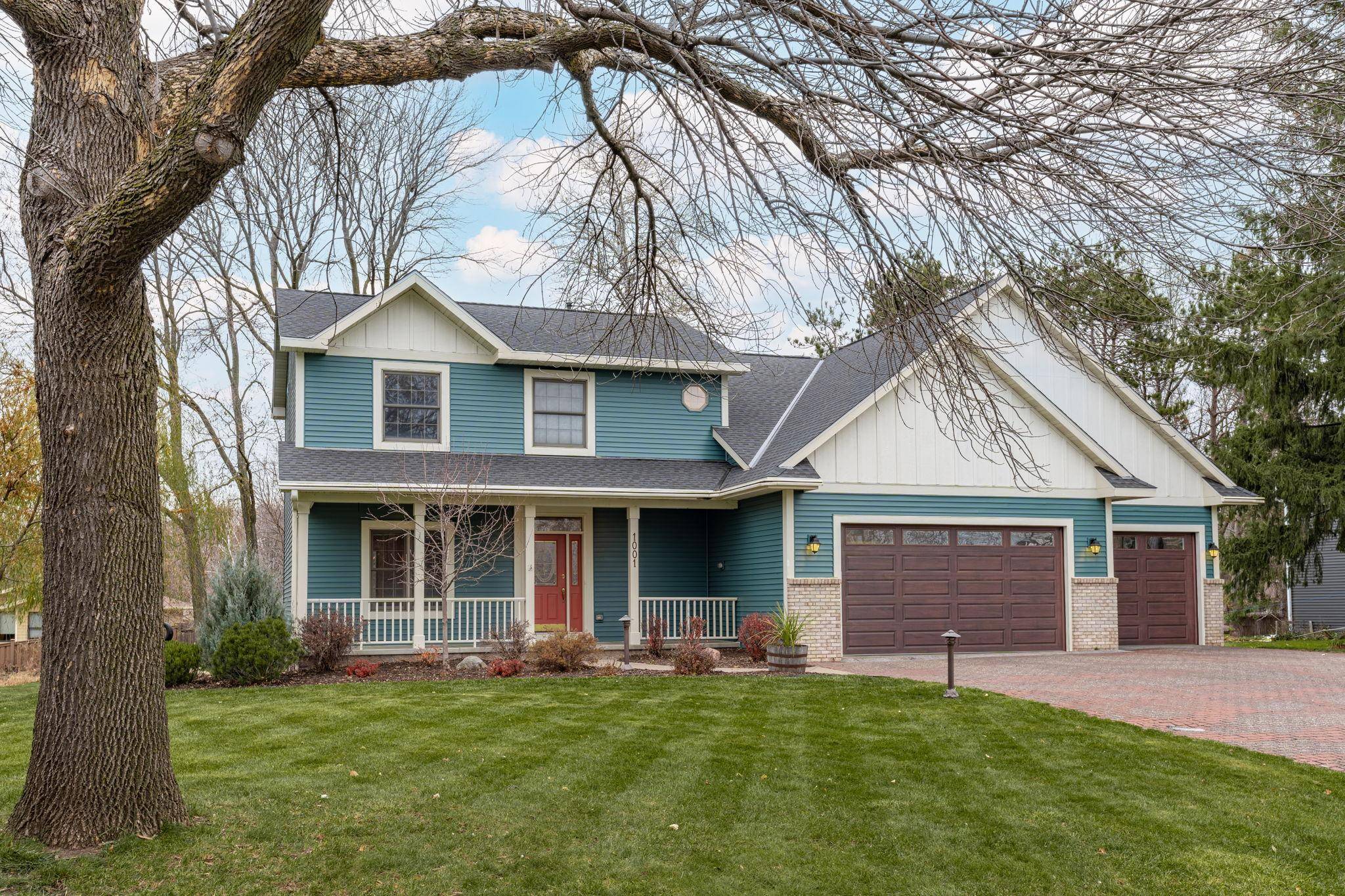 1001 Spruce DR, Hudson, WI 54016