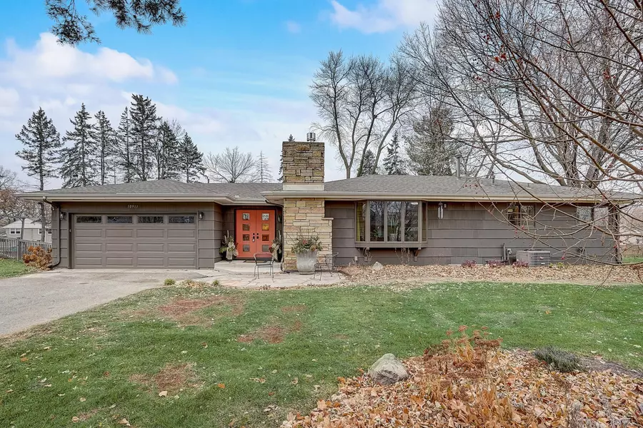 10911 Oak Knoll TER N, Minnetonka, MN 55305