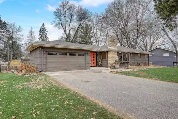 Minnetonka, MN 55305,10911 Oak Knoll TER N