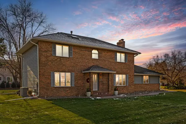 13000 Highpoint Curve,  Burnsville,  MN 55337