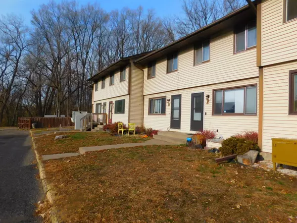 Saint Paul, MN 55130,1477 Arkwright ST #F