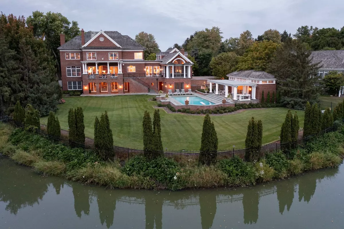 Edina, MN 55436,5805 Mait LN