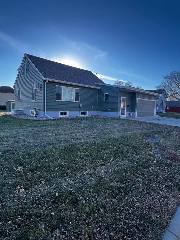 321 E 6th ST, Madison, MN 56256