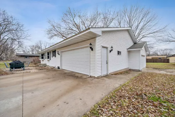 Hudson, WI 54016,911 Lincoln LN