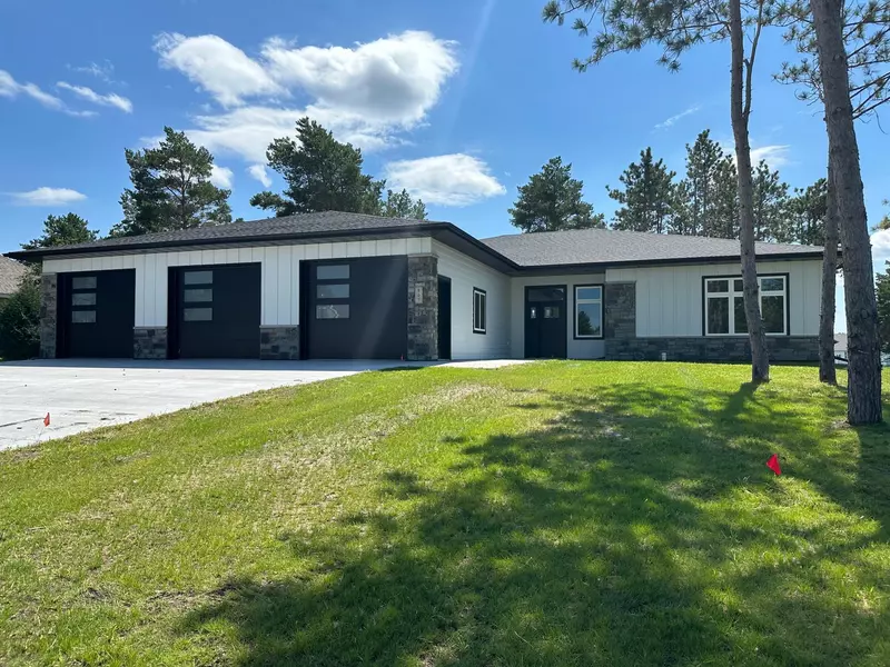 807 Whitetail LN, Detroit Lakes, MN 56501