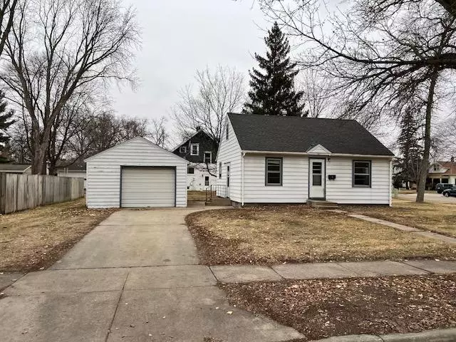 327 N Gilman AVE, Litchfield, MN 55355