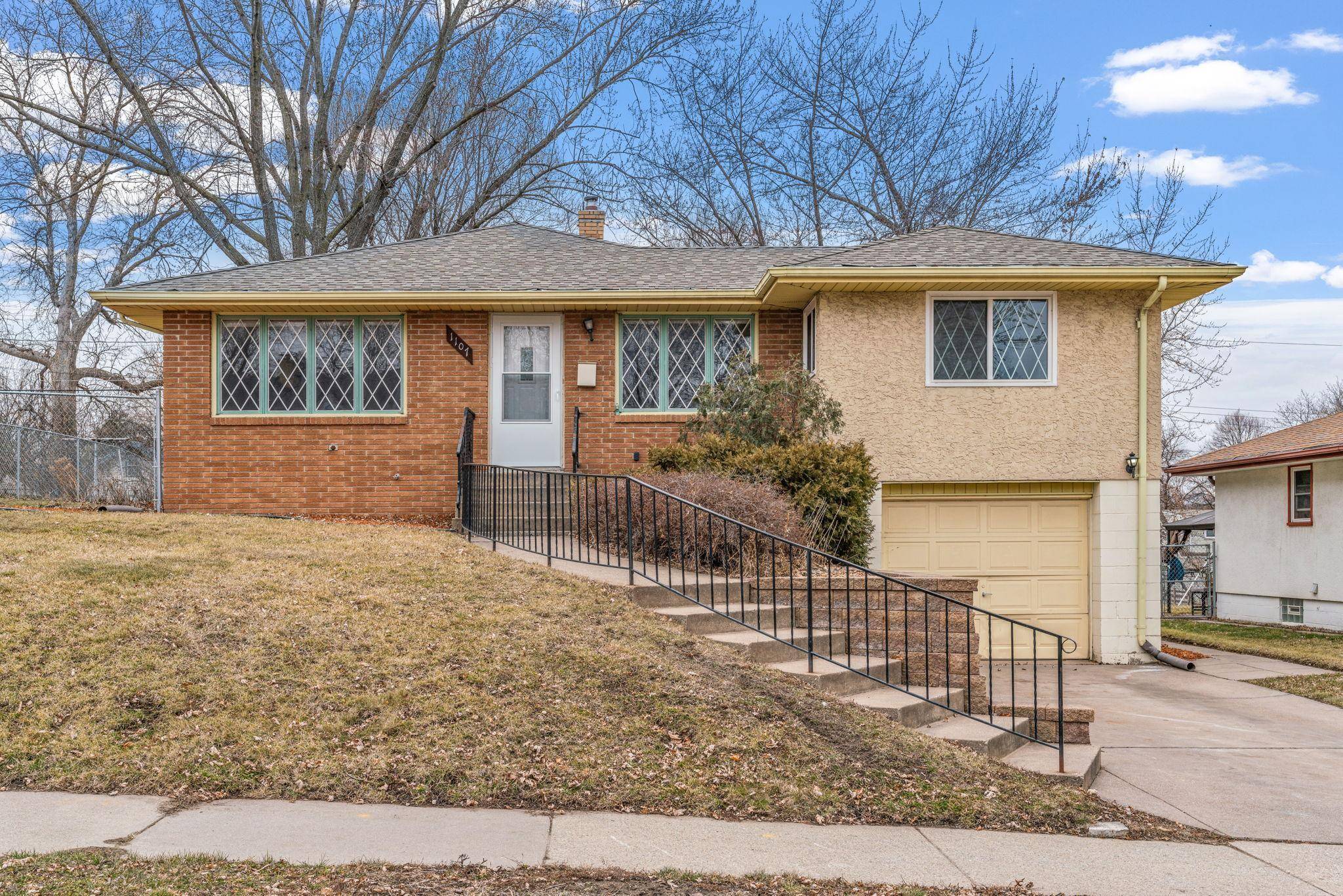 1107 Cumberland ST, Saint Paul, MN 55117
