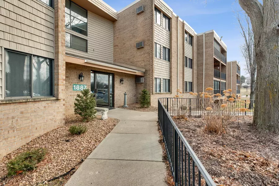 1887 Silver Bell RD #119, Eagan, MN 55122