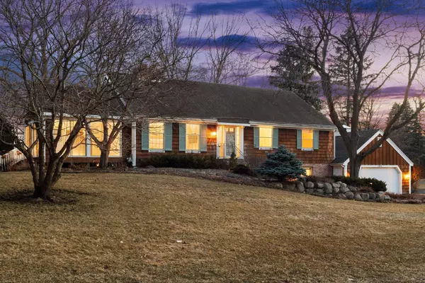 17875 Highland AVE, Deephaven, MN 55391