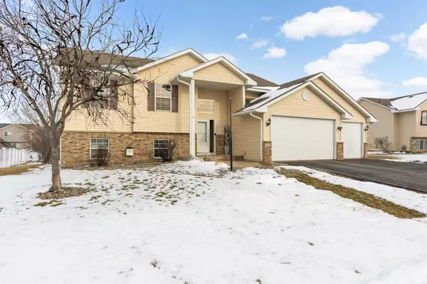 985 Farmers Ridge TRL,  Belle Plaine,  MN 56011