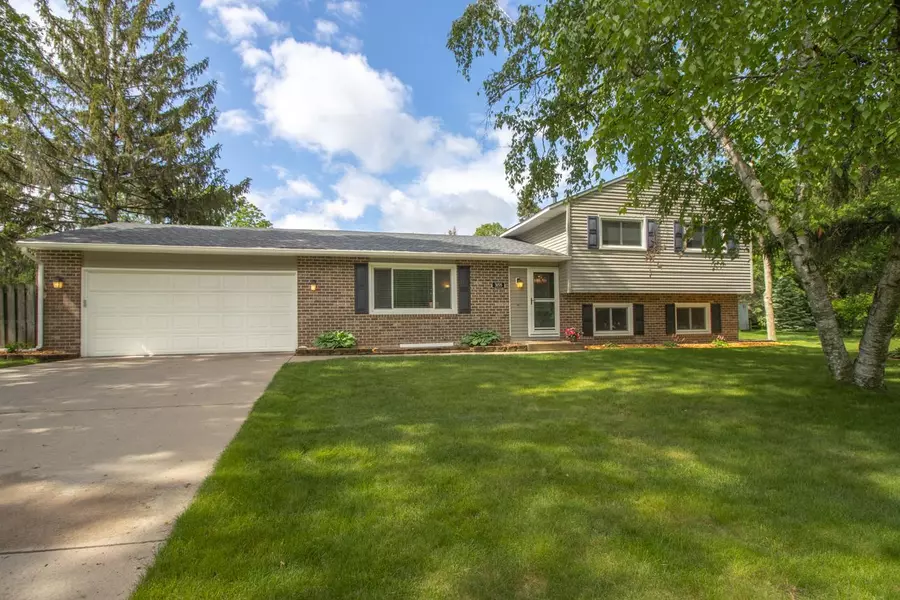 3155 Walnut Grove LN, Plymouth, MN 55447