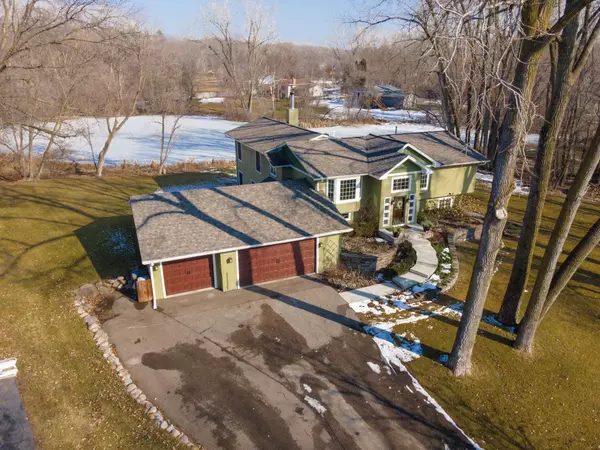 16670 Creekside LN, Minnetonka, MN 55345