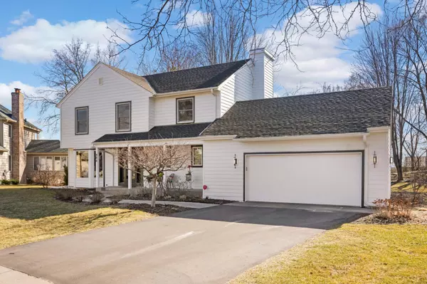 West Saint Paul, MN 55118,484 Nature View CT