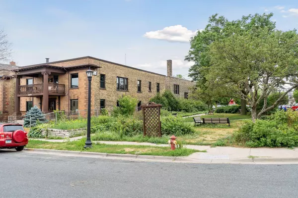 Minneapolis, MN 55403,1926 Aldrich AVE S #A201