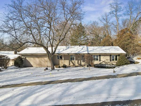 117 Hidden Meadow RD,  Apple Valley,  MN 55124