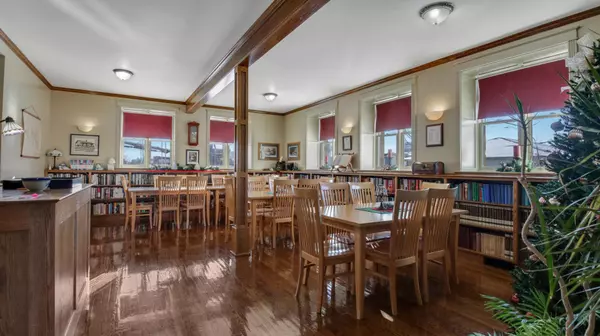 Ladysmith, WI 54848,101 Lake AVE E