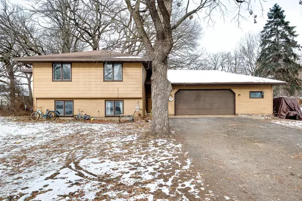 Anoka, MN 55303,927 40th LN