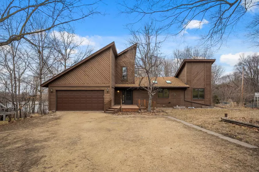 18710 Highland AVE, Deephaven, MN 55391