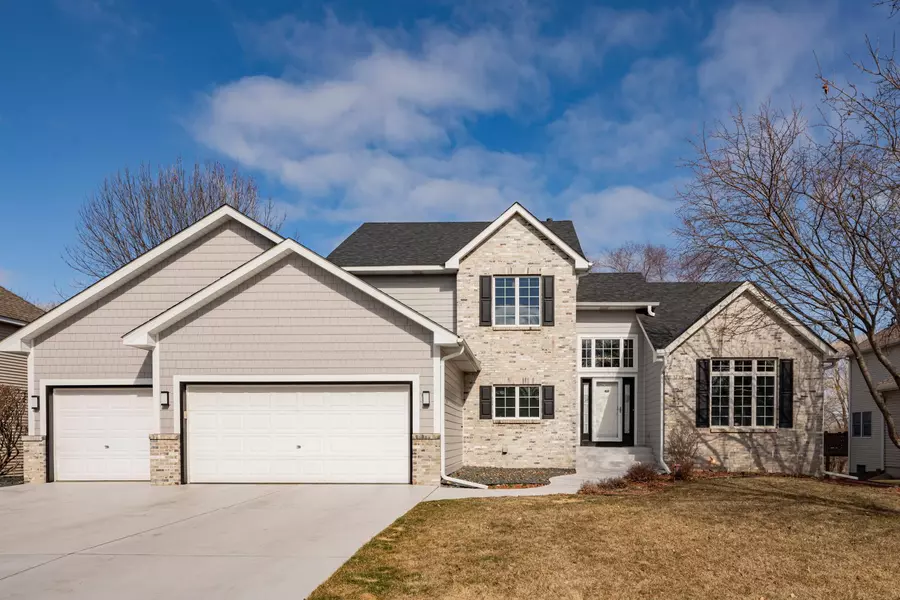 3735 Nature View TRL, Vadnais Heights, MN 55127