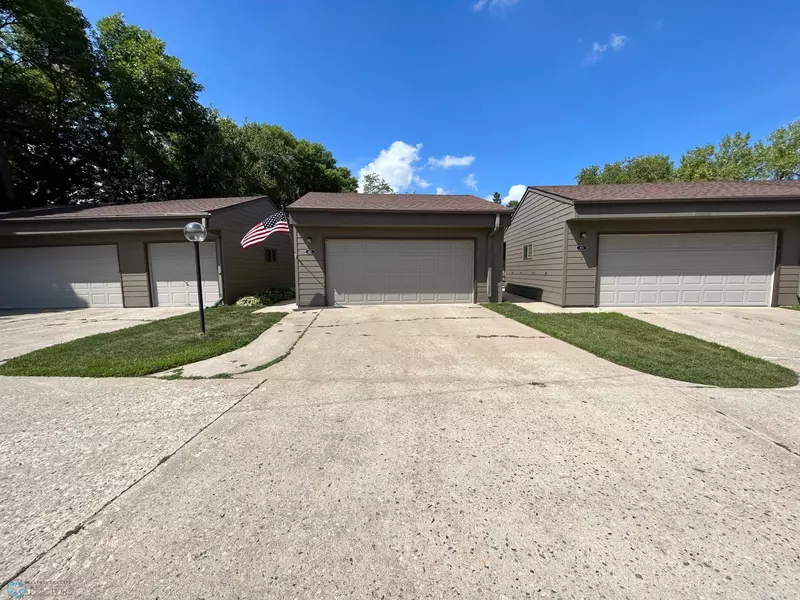 425 32nd AVE S #B7, Moorhead, MN 56560