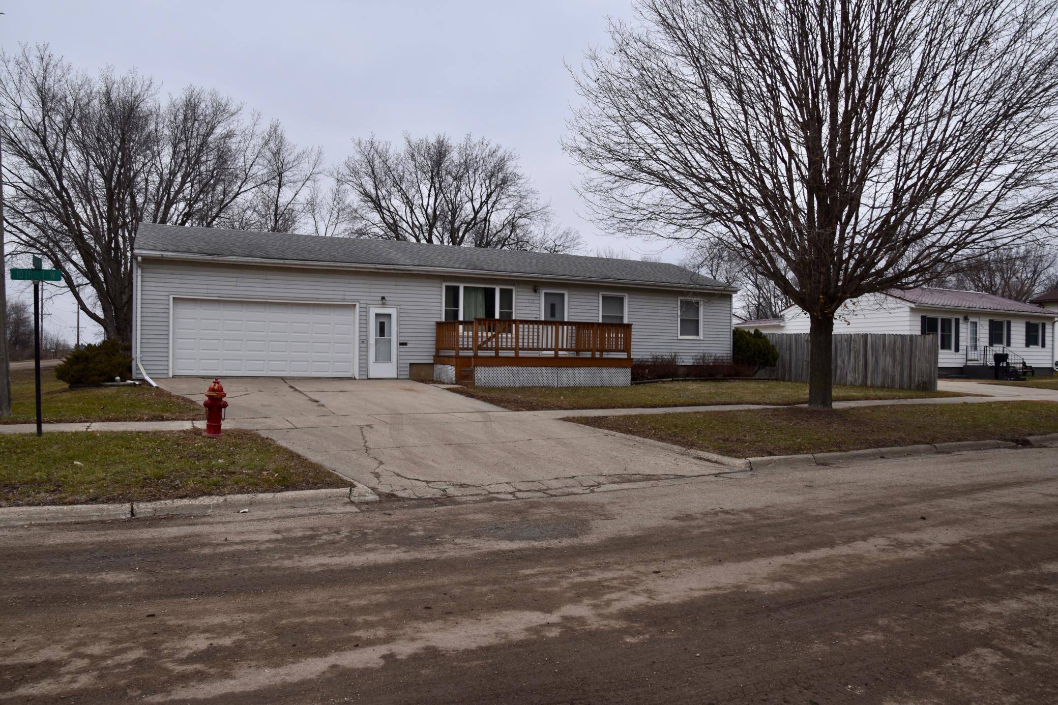 433 10th ST W, Sibley, IA 51249