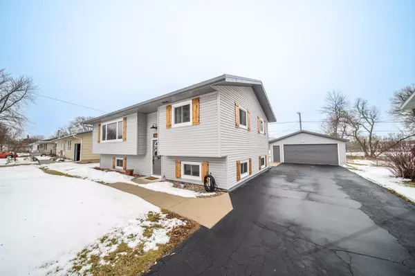 Stewartville, MN 55976,719 Reichel CIR NE