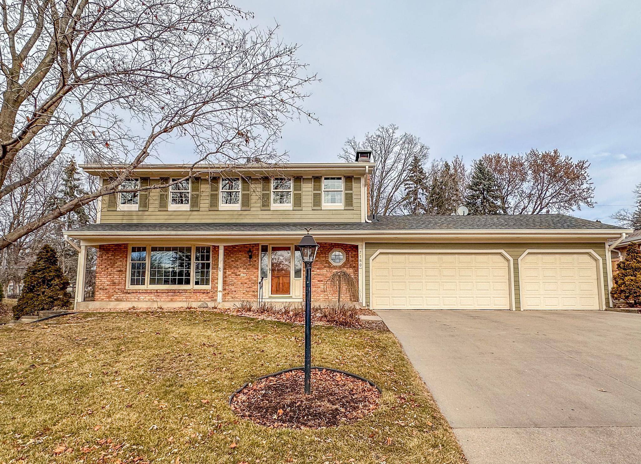 7180 Montrose RD, Woodbury, MN 55125