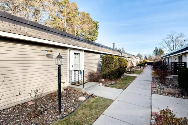 6111 Paris AVE N #3, Oak Park Heights, MN 55082