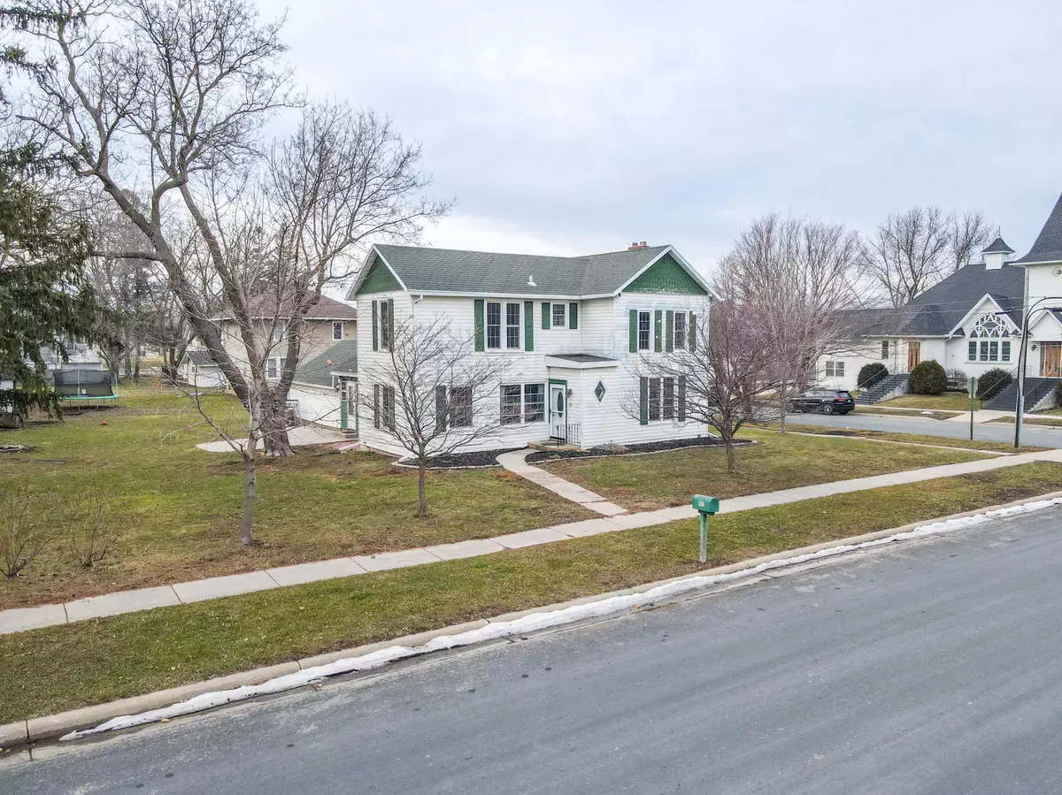 Dodge Center, MN 55927,107 Central AVE N