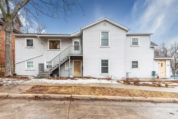 329 E Cherry ST, Mankato, MN 56001
