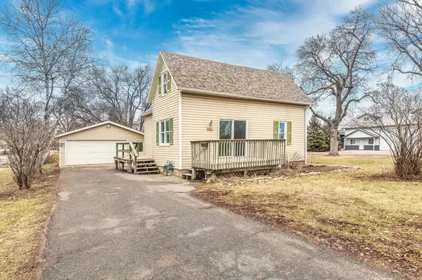 739 E South ST, Litchfield, MN 55355