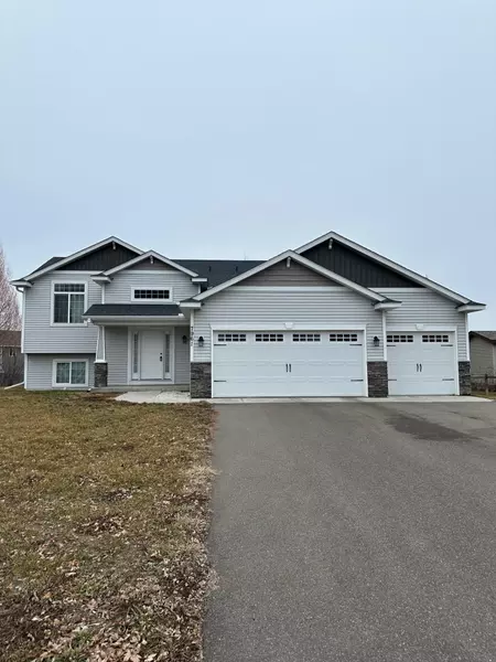 7961 Trappers Ridge DR, Clear Lake, MN 55319