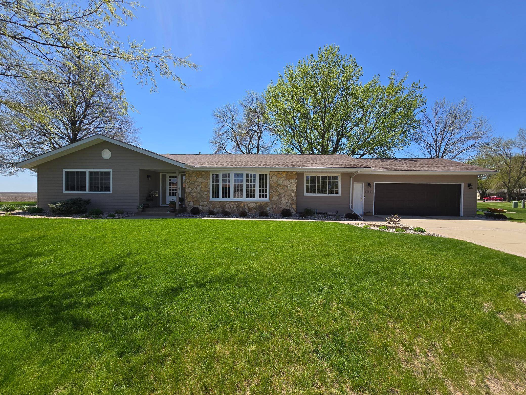 Pipestone, MN 56164,908 7th AVE SE