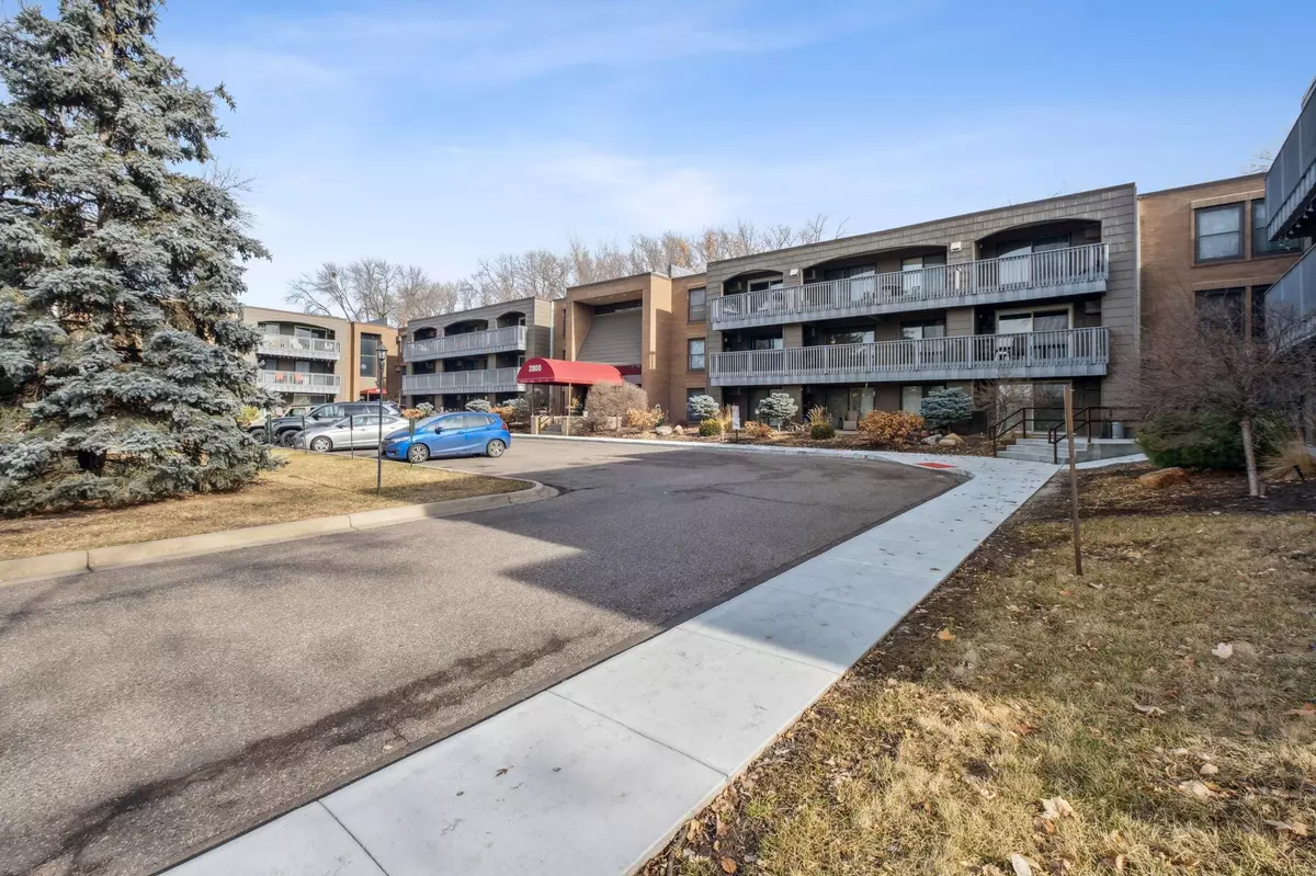 Roseville, MN 55113,2800 Hamline AVE N #311