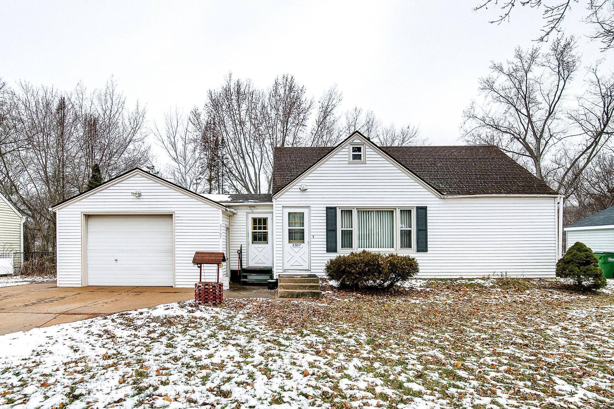 2307 Knoll DR, Mounds View, MN 55112
