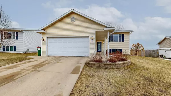 5202 Kingston PL NW, Rochester, MN 55901