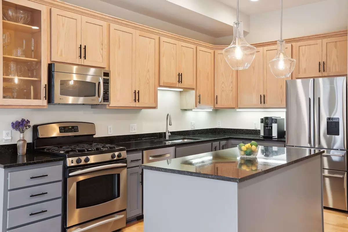 Minneapolis, MN 55403,301 Clifton AVE #3K