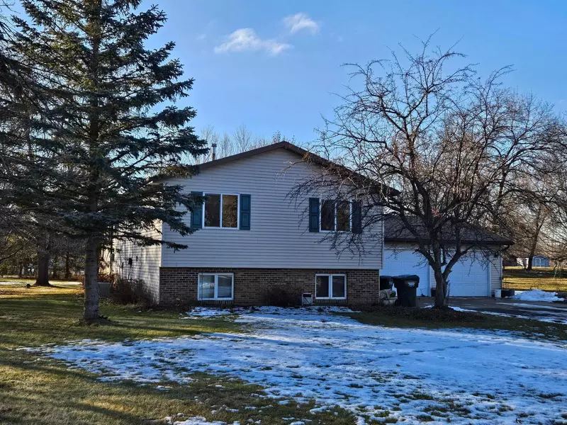 1402 Ridgeview TER NE, Alexandria, MN 56308