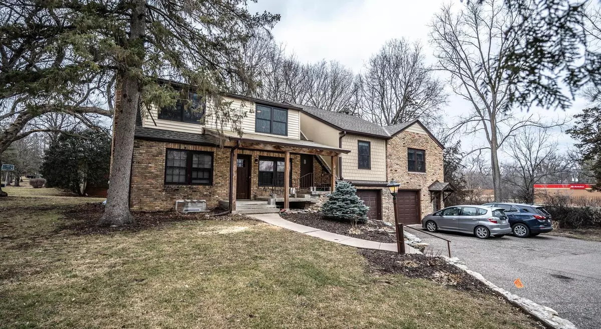 Minnetonka, MN 55305,3414 Shady Oak RD