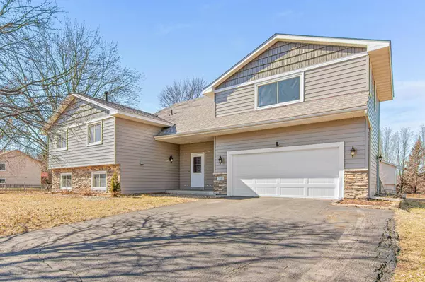 Chanhassen, MN 55317,7440 Chippewa TRL