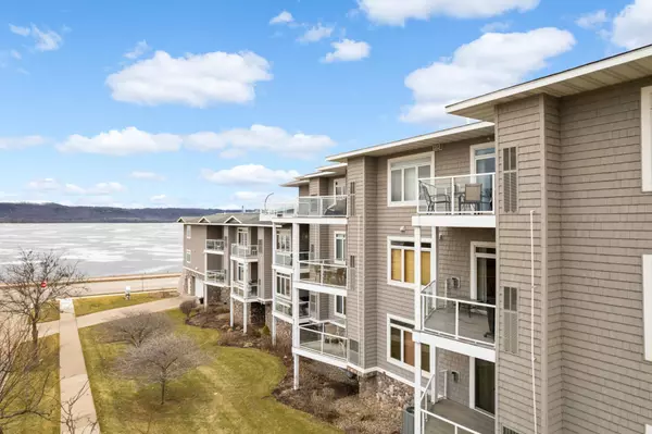 1215 N Lakeshore DR #Penthouse B & guest suite(400),  Lake City,  MN 55041