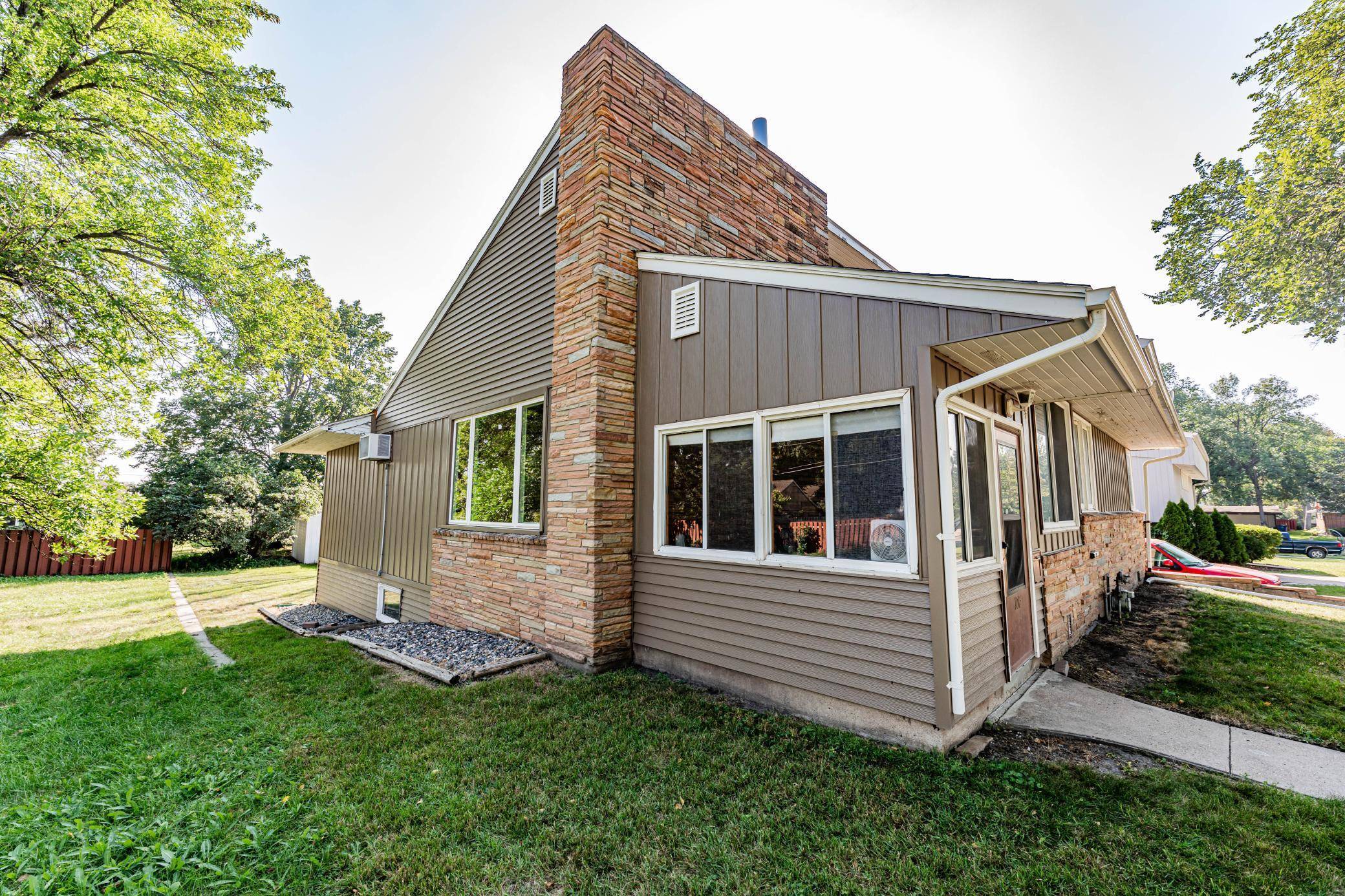 Moorhead, MN 56560,1015 11th AVE S