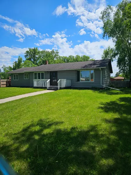 306 Elk ST NW, Warroad, MN 56763